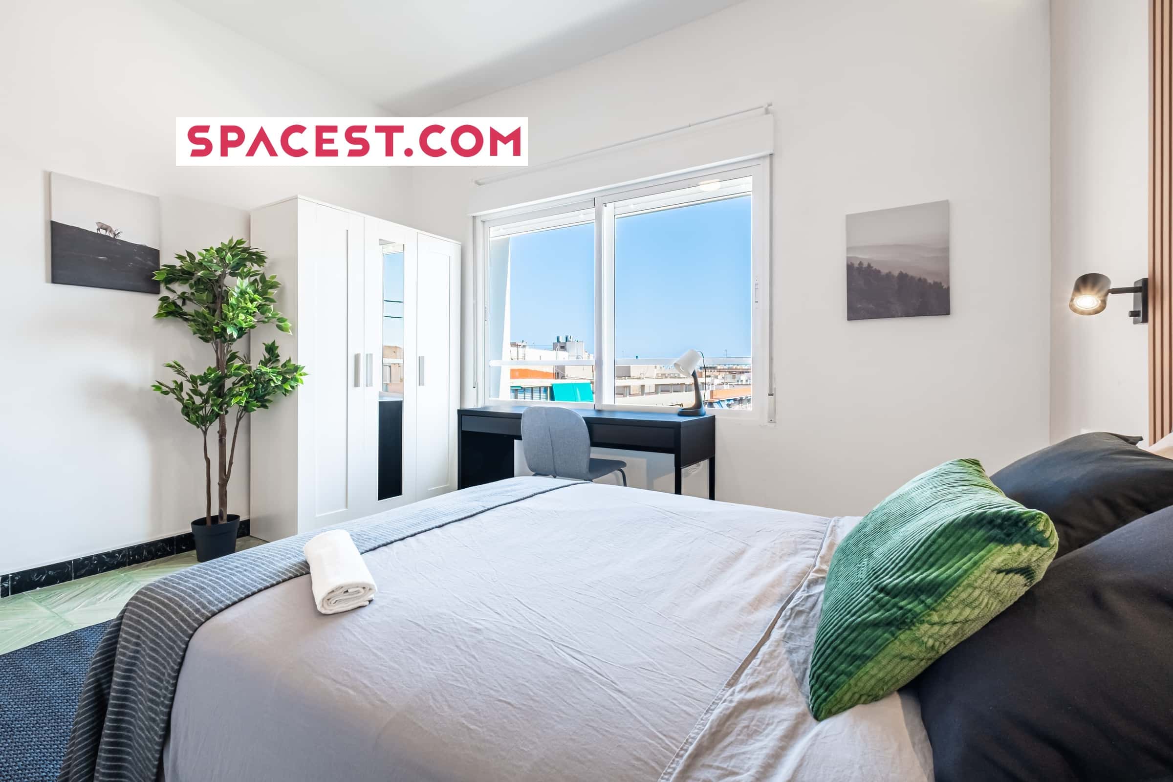 Room In Avenida De Aguilera, Alicante (Alacant) For 80 M² With 4 Bedrooms - 2