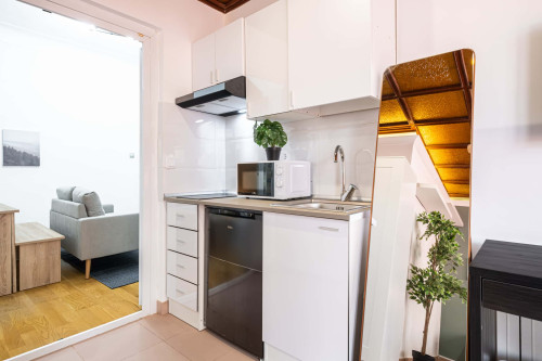 Room in Avenida de Aguilera, Alicante (Alacant) for 120 m² with 6 bedrooms