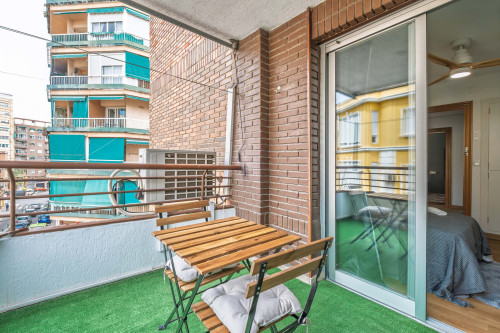 Room in Carrer Cardenal Belluga, Alacant for 100 m² with 5 bedrooms