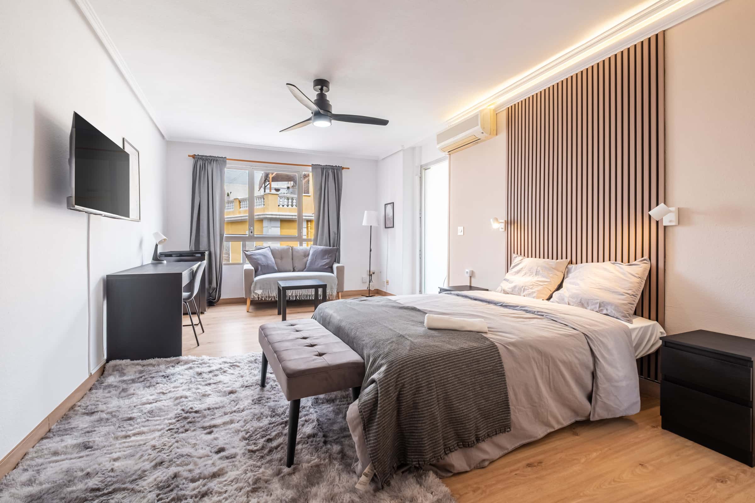 Room In Carrer Cardenal Belluga, Alacant For 100 M² With 5 Bedrooms - 1