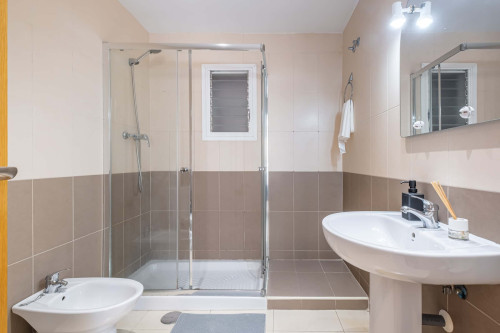 Room in Avenida de Aguilera, Alicante (Alacant) for 80 m² with 4 bedrooms