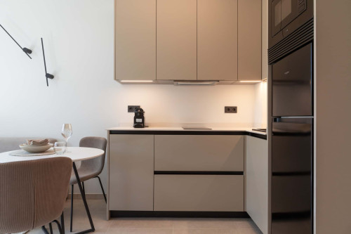 Room in Calle Tomillo, Alcorcón for 300 m² with 17 bedrooms - Gallery - 7