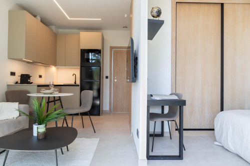 Room in Calle Tomillo, Alcorcón for 300 m² with 17 bedrooms - Gallery - 9