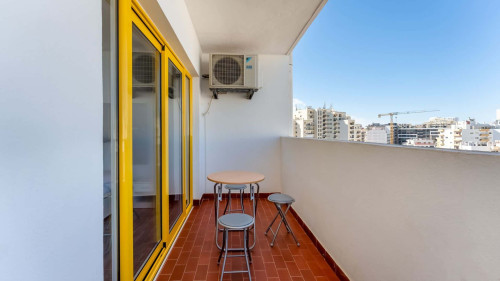 Red Velvet 1 BDR Flat With Balcony - Gallery - 8