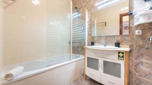 Bright 1 BDR Flat W/ Pool & Balcony - Gallery - 12