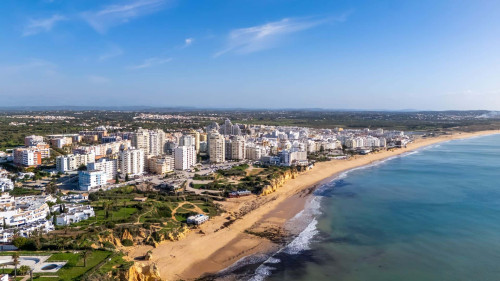 Bright 1BDR Apartment with Sea View