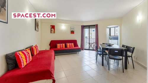 Bright 1BDR Apartment with Sea View