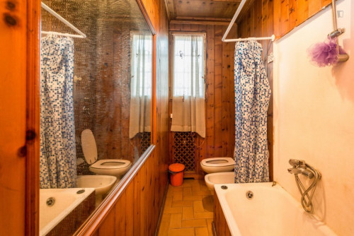 Cosy double Bedroom in a 6-bedroom flat near NABA - Gallery - 9