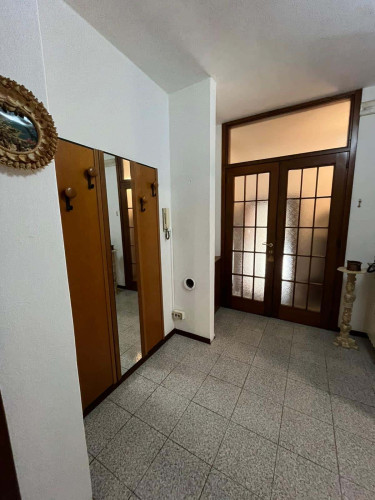 Room in Via Fiume, Sondrio for 90 m² with 2 bedrooms