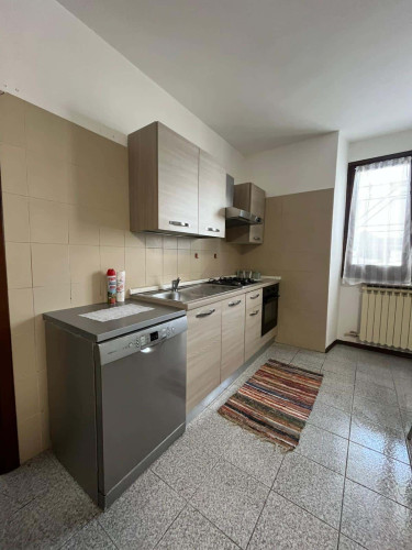 Room in Via Fiume, Sondrio for 90 m² with 2 bedrooms - Gallery - 6