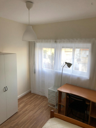 Single bedroom, with balcony, in 7-bedroom house