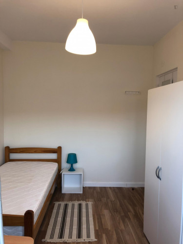 Single bedroom, with balcony, in 7-bedroom house - Gallery - 16