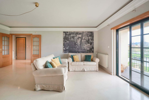 Apartment in Avenida Espanha, Carcavelos for 100 m² with 2 bedrooms