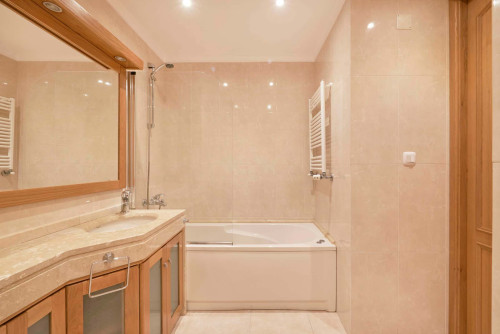 Apartment in Avenida Espanha, Carcavelos for 100 m² with 2 bedrooms - Gallery - 21