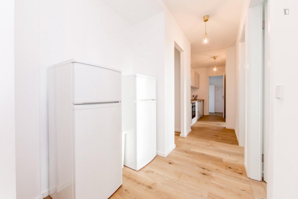Single bedroom in 7-bedroom apartment