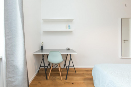 Double bedroom, with balcony, in 4-bedroom apartment