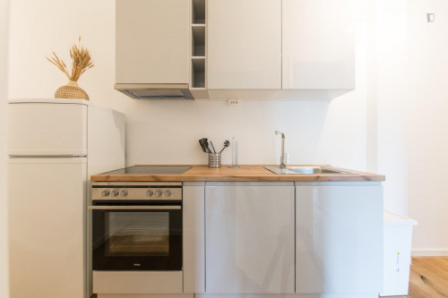 Double bedroom, with balcony, in 4-bedroom apartment