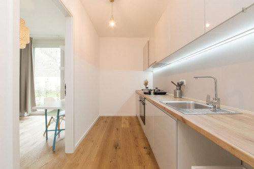 Double bedroom in 4-bedroom apartment