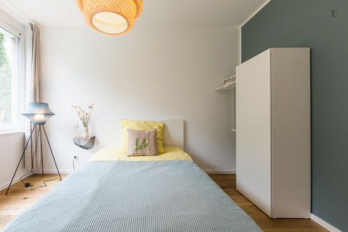 Double bedroom in 4-bedroom apartment