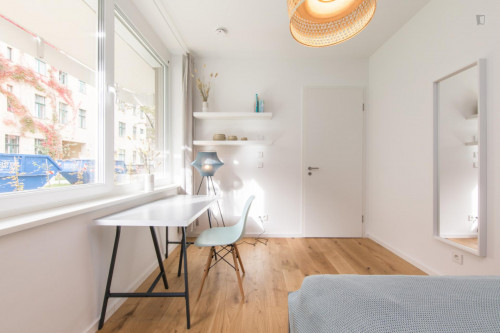 Double bedroom in 4-bedroom apartment