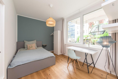 Double bedroom in 4-bedroom apartment