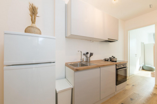 Double bedroom in 4-bedroom apartment