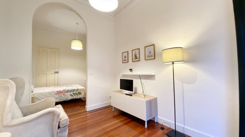 Single bedroom in a 5-bedroom apartment near Abando metro station