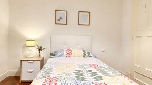 Single bedroom in a 5-bedroom apartment near Abando metro station