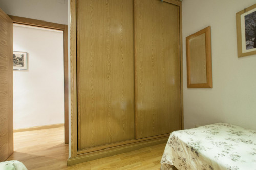 Twin bedroom in a 3-bedroom flat, in the Arapiles neighbourhood