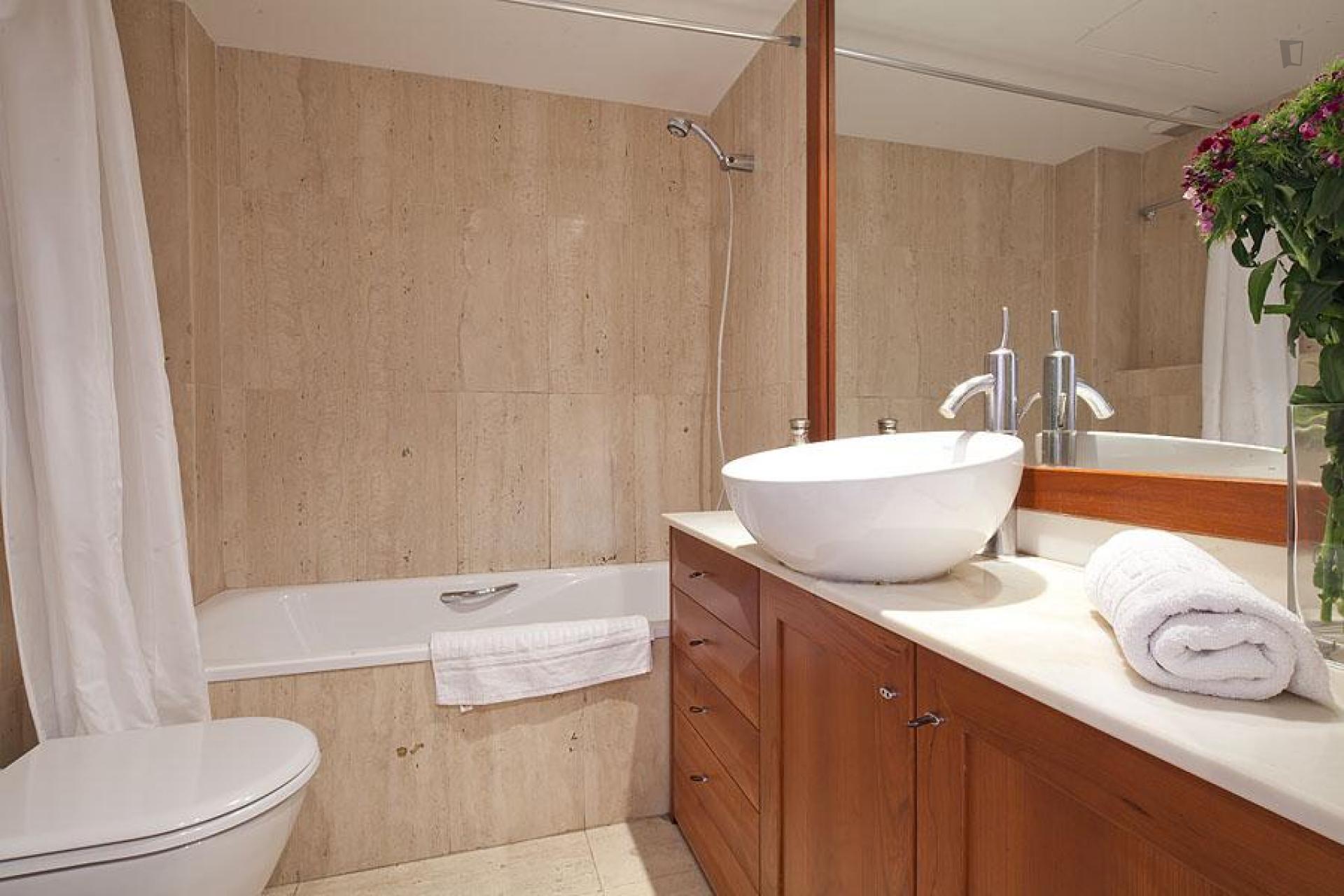 Stylish 3-bedroom apartment in Sarrià-Sant Gervasi