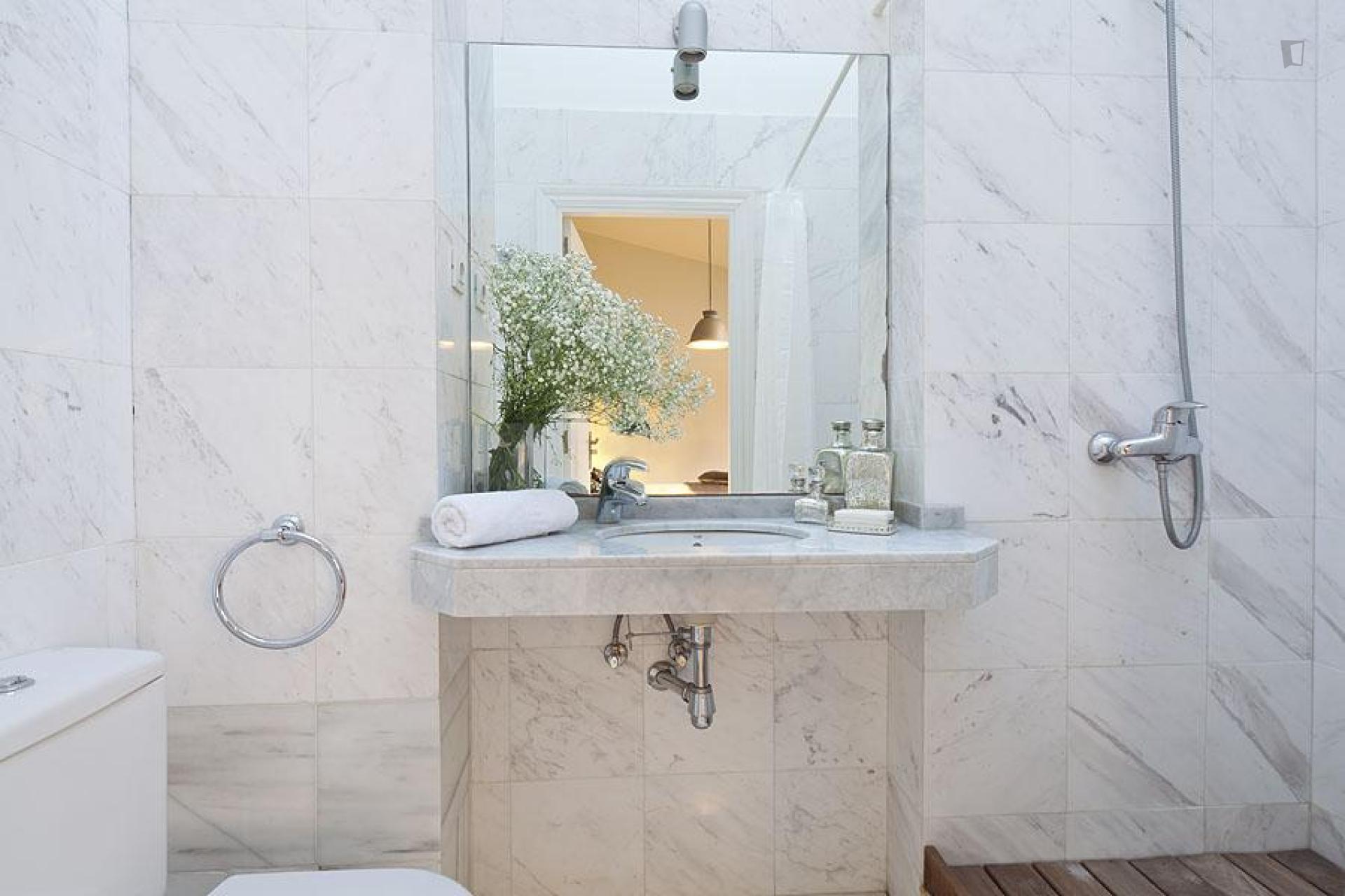 Stylish 3-bedroom apartment in Sarrià-Sant Gervasi