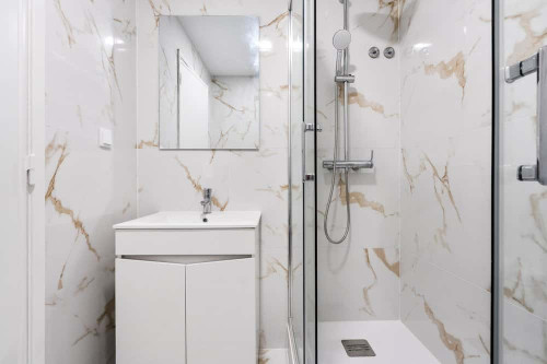 Room 1 - Rua António Aleixo 39 3D - Gallery - 57