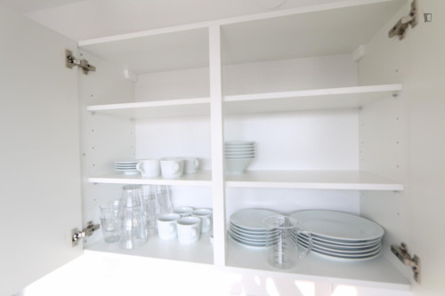 Cozy single bedroom in a 4-Bedroom apartment, close to S Johannisthal train station  - Gallery -  5