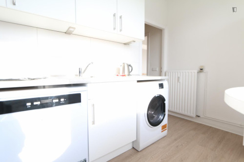 Cozy single bedroom in a 4-Bedroom apartment, close to S Johannisthal train station