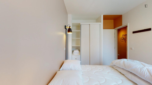 Nice single ensuite bedroom near Pac des Beaumonts