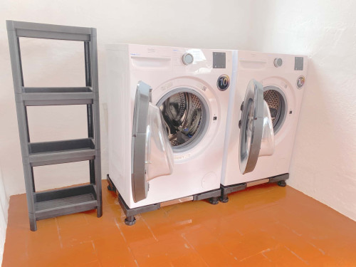 Suite near CENTER with private bathroom and terrace*, double bed, A/C, TV and WIFI