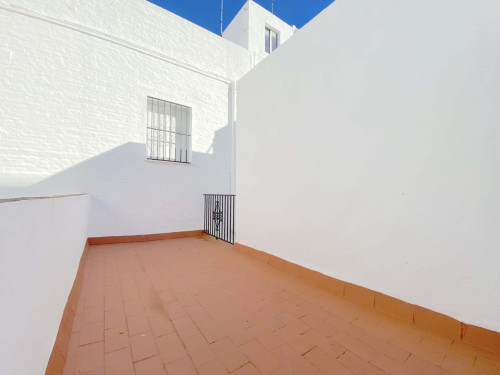 Suite near CENTER with private bathroom and terrace*, double bed, A/C, TV and WIFI