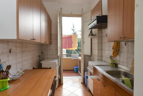 Cosy dobule bedroom close to Re Di Roma metro station