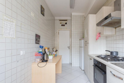 Elegant double bedroom close to Romolo metro station