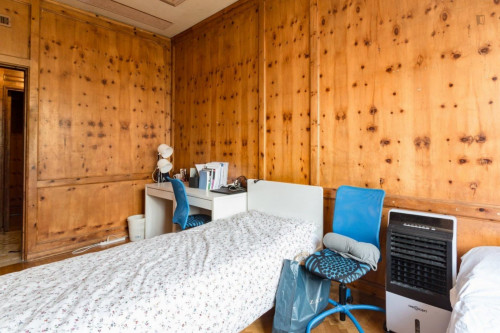 Elegant double bedroom close to Romolo metro station