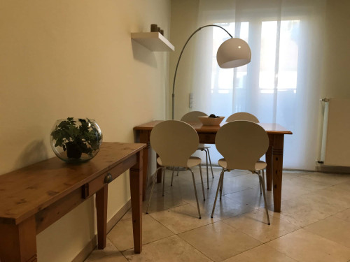 Ruhige großzügige Zwei-Zimmerwohnung mit zwei Balkonen 13