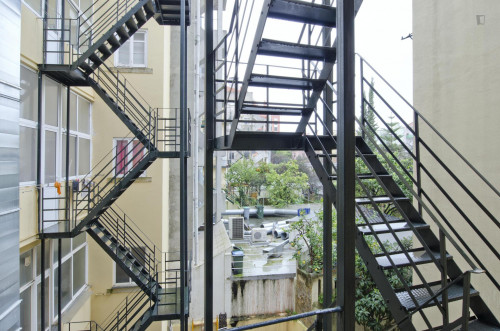 Single room in 6-bedroom apartment in central Campo Pequeno - Gallery - 3