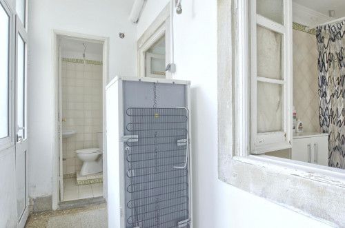 Single room in 6-bedroom apartment in central Campo Pequeno - Gallery - 6