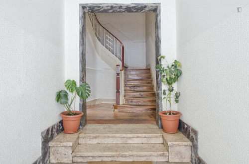 Single room in 6-bedroom apartment in central Campo Pequeno - Gallery - 4