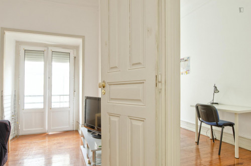 Single room in 6-bedroom apartment in central Campo Pequeno - Gallery - 7