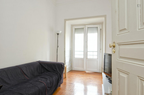 Single room in 6-bedroom apartment in central Campo Pequeno - Gallery - 17