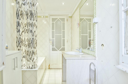 Single room in 6-bedroom apartment in central Campo Pequeno - Gallery - 11