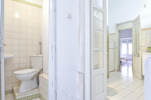 Single room in 6-bedroom apartment in central Campo Pequeno - Gallery - 10