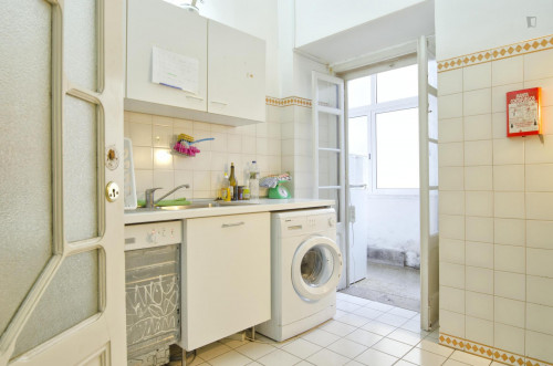 Single room in 6-bedroom apartment in central Campo Pequeno - Gallery - 13