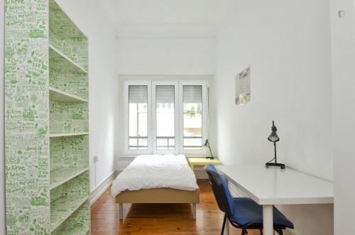 Single room in 6-bedroom apartment in central Campo Pequeno - Gallery - 12
